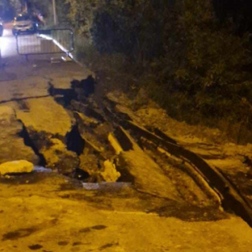 Alunecare de teren pe strada Uliului din Cluj-Napoca: Trafic restricționat și echipaje de intervenție la fața locului