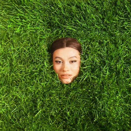 Erika Isac lansează "Industry Plant" în forță