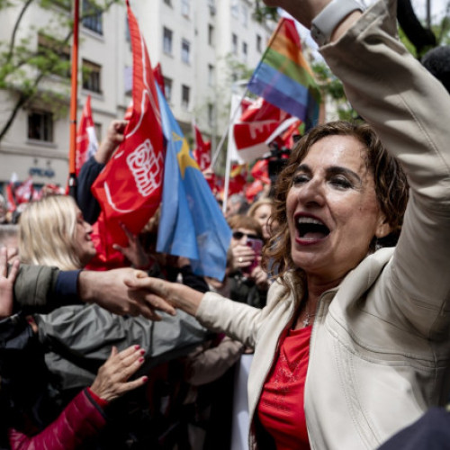 Mii de susținători au venit la Madrid pentru a-i cere premierului spaniol să rămână în funcție