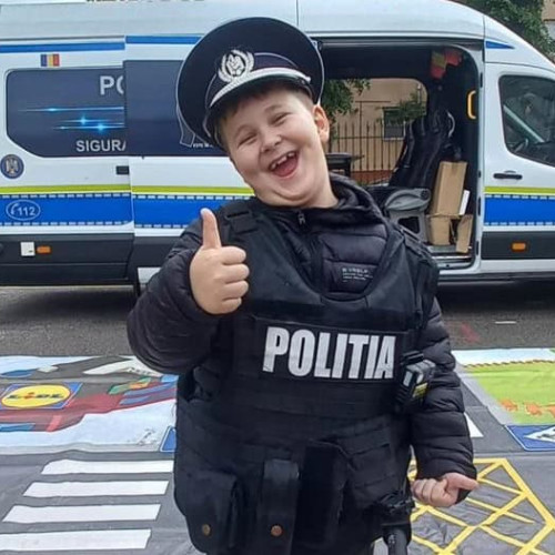 Polițiștii din Alba interacționează cu elevii: Sfaturi de la cadrele legii. Comportament social și siguranța în stradă