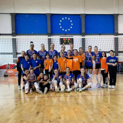 CSM Târgoviște, în drum spre medaliile de bronz în Divizia A1 la volei feminin

CSM Târgoviște se apropie de medalii de bronz în Divizia A1 la volei feminin, după victoria cu Rapid București. Într-o partidă dominată de dâmbovițence, echipa a învins cu scorul de 3-0 și este pe cale să-și îndeplinească obiectivul. Duminică, CSM Târgoviște are șansa de a obține medaliile de bronz în meciul cu Rapid, dar trebuie să fie pregătită pentru o confruntare dificilă.