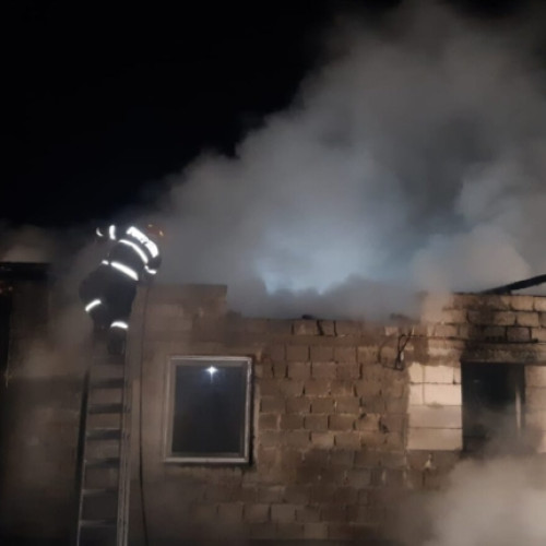 Urgență la casă cuprinsă de flăcări! Intervenția pompierilor a salvat gospodăria din Rociu!