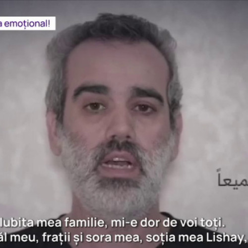 Hamas publică o nouă înregistrare cu cei doi ostatici israelieni din Fâșia Gaza, cerând guvernului condus de Benjamin Netanyahu să semneze un acord de încetare a focului pentru a-i elibera. Manifestațiile de masă din Tel Aviv sunt impulsionate de durerea familiilor celor doi, iar cele două părți negociază intens pentru un acord.