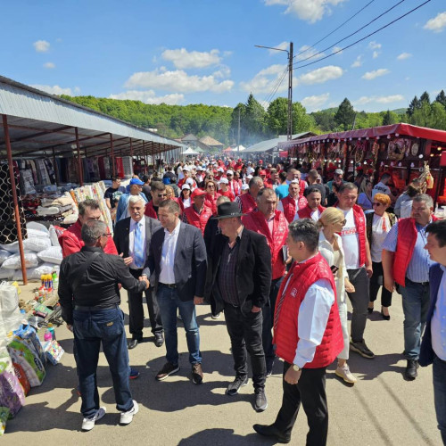 Prezență numeroasă la Târgul tradițional de Florii din Voinești: Negustori și locuitori de pe Valea Dâmboviței s-au strâns pentru a se aproviziona înainte de Paști