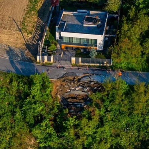 Strada din Cluj-Napoca, prăbușită pe o porțiune de 20 metri: Trafic restricționat și temeri pentru intervenția de urgență