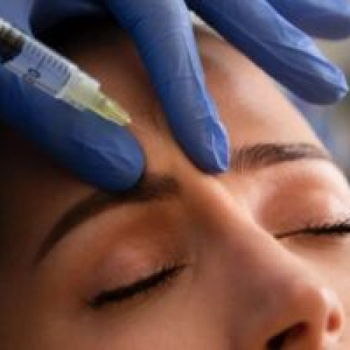 SIDA revine? Virusul temut HIV poate fi transmis printr-o populară procedură estetică