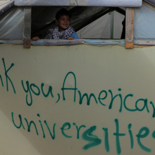 Refugiaţii palestinieni din Rafah mulțumesc studenților americani

"Refugiaţii palestinieni din Rafah mulţumesc studenților americani pentru sprijinul lor