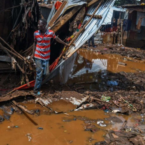 Incidente fatale dupa ruptura barajului din Kenya. Portocaliu dezastru in cauza ploilor puternice niciodata cooperate si efectelior Nino. Consecintele tragediei cresc in toata tara.