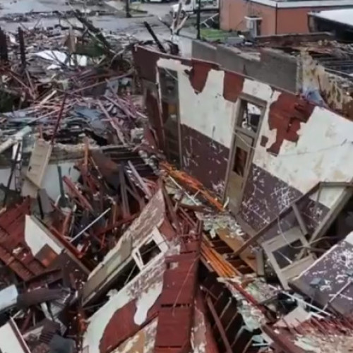 Cel puțin cinci morți în urma tornadelor devastatoare din centrul Statelor Unite