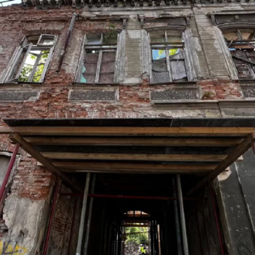 Primarul Capitalei va incepe lucrari de punere in siguranta la Hanul Solacolu, cladirii emblematice a Bucurestiului. Toate proiectele au respectat regulamentele de urbanism pentru zona istorica. In perioada anului viitor, vor fi finalizate lucrariile de siguranta.