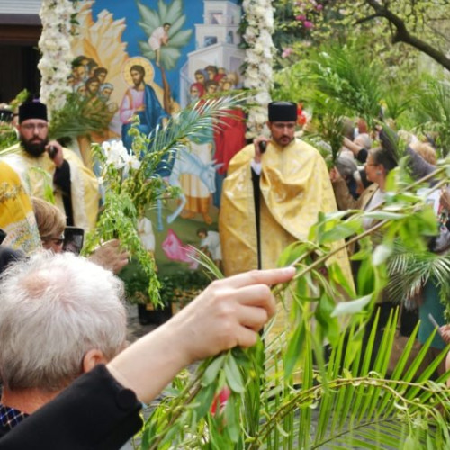 Floriile aduc bucurie și sărbătoare în rândul creștinilor ortodocși și greco-catolici