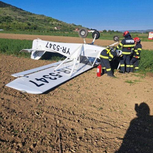 Un avion de mici dimensiuni a aterizat forțat în Vurpăr după o avarie în timpul unui zbor de agrement