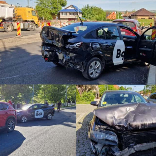 Accident rutier în Alba Iulia: trei mașini lovite în aceeași direcție