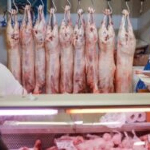 Carnea de pasăre, alternativă pentru mielul de Paște, în Brașov - fermieri și cumpărători dezvăluie creșterea prețurilor - G4food.ro