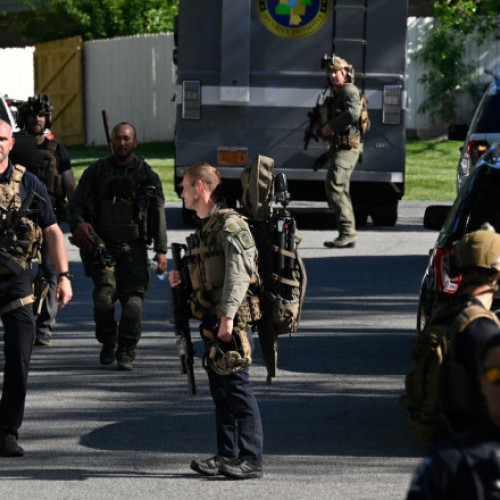 Patru ofițeri de poliție au pierit în schimbul de focuri din Statele Unite, în timpul unei operațiuni de capturare a unui suspect în Charlotte, Carolina de Nord. Alți patru polițiști au fost răniți și doi suspecți au fost arestați. Incidentul a avut loc atunci când agenții se pregăteau să aresteze un individ pentru posesie ilegală de armament la ora 17:30 GMT. Trei adjuncți de șerif și un polițist local au pierit în urma schimbului de focuri.