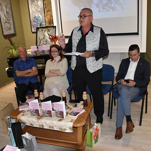 Lansarea volumului "Cireși în floare" de Vasile Conioși - Mesteșanu la Centrul de Creație, în prezența elitei literare și a autorului în persoană