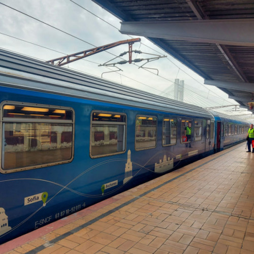 Traficul feroviar suspendat între haltele Palanca şi Simbrea în urma unui accident rutier; trenul IR 1543 Braşov-Iaşi oprit în staţia hm. Palanca