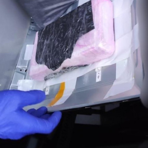 Traficant de droguri reținut în București, acuzații de trafic și deținere de droguri de mare risc