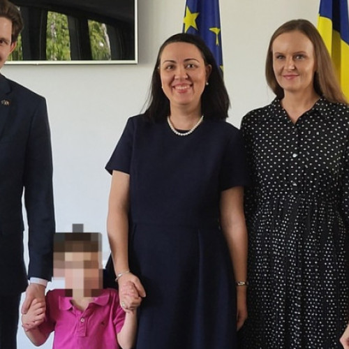 Băieţelul care a fost vândut de familie şi dus în Germania a ajuns în România și plasat alături de sora sa la o asistentă maternală