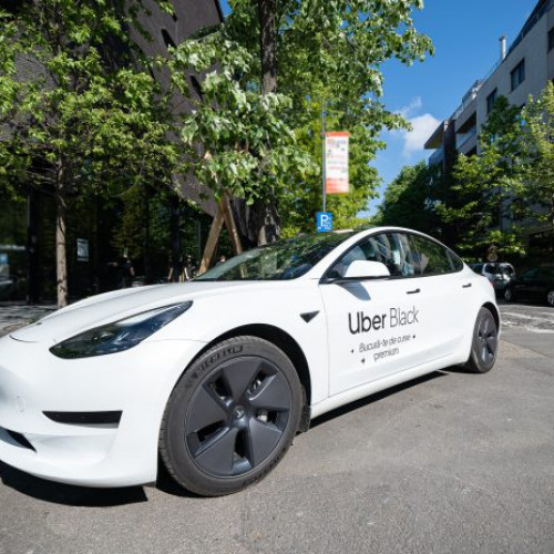 Topul obiectelor uitate de români în anul 2024 în timpul călătoriilor cu Uber