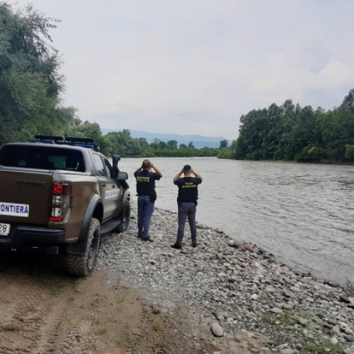 Politia de frontiera atacata de traficantii de migranti. Un suspect prins, alti doi cautati.