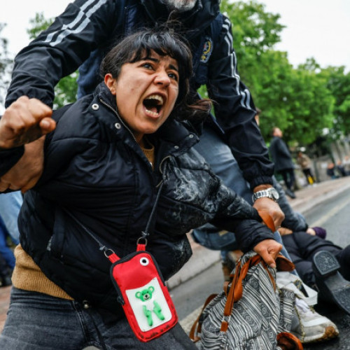 Sute de arestări la mitingurile de 1 Mai în Istanbul - Transportul public, suspendat