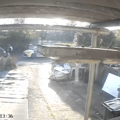 Video Momentul în care atacatorul cu sabie de samurai este arestat. Acesta a ucis un copil de 14 ani și i-a tăiat mâna unei polițiste