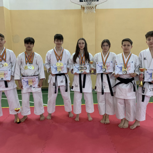 Clubul Meikyo câştigă 15 medalii la "Naționalele" de karate
