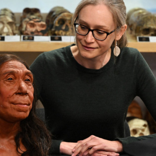 Chipul unei femei neanderthaliene de acum 75.000 de ani, recreat într-o sculptură remarcabilă