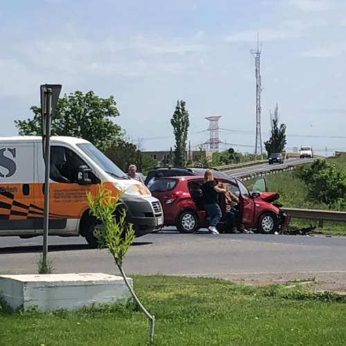 Cinci răniți în urma unui impact la benzinăria din Șendreni