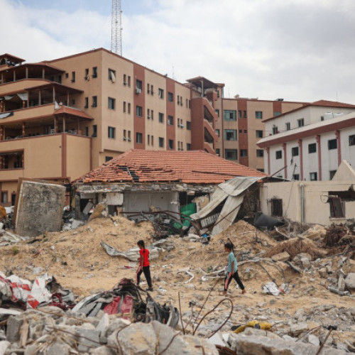 Orașul Gază încearcă să se reconstruiască după distrugerile de război; necesitatea fondurilor de 40 de miliarde de dolari a fost anunțată de ONU. Populația se teme că revizuirea va lua decenii.