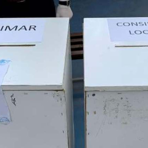 Cine vrea să devină primar: ALEGERILE pentru primăriile din Alba, lista candidaților la orașe și municipalități. Cetățenii din Alba sunt chemați la vot pe 9 iunie pentru alegerile autorităților locale. Lista candidaților pentru primării în orașe și municipalități a fost furnizată de surse politice pentru Alba24. Campania electorală începe pe 10 mai și se încheie pe 8 iunie, cu procesul de votare pe 9 iunie de la ora 7:00 până la 22:00. Municipiul Alba Iulia: Aiud: Blaj: Sebeș: LISTA candidaților la primării - orașul Abrud, Baia de Arieș