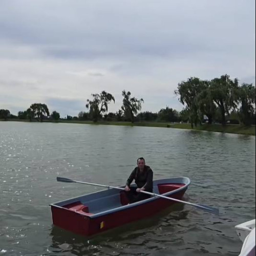Primul eșalon de bărci și hidrobiciclete adus în lacul de lângă Complexul Turistic de Natație, Parcul din Târgoviște