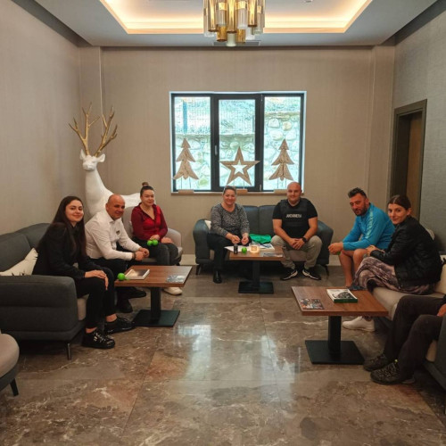 Acțiune comună pentru instruirea personalului din unități de cazare și restaurante din Moroieni privind consumul de droguri