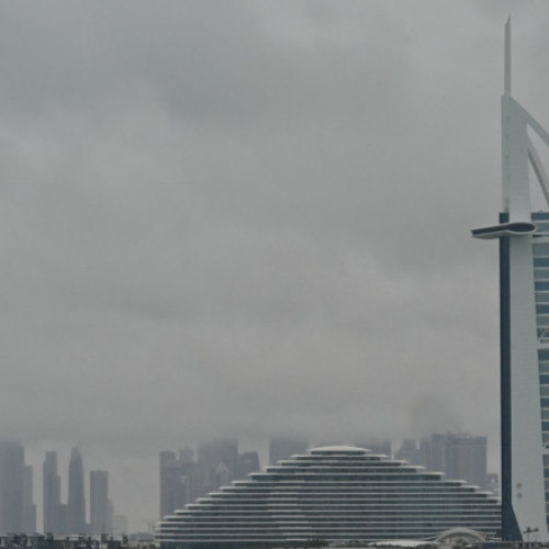 Ploi Torențiale În Emirates, Alte Inundații Avariază Regiunea. Zboruri Anulate și Mașini Luate De Ape.