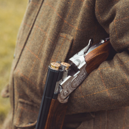 Tragedie la vânătoare în Hunedoara: Un bărbat a fost împușcat mortal după ce arma i s-a descărcat accidental