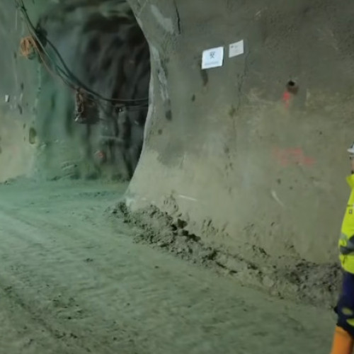 A fost realizat primul kilometru de autostradă din România - Se muncește și de Paște fără pauză la Tunelul Daniela și Alina