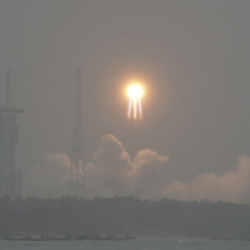 China a lansat o misiune spațială pe fața întunecată a Lunii. SUA avertizează că „programul spaţial civil e de fapt un program militar”