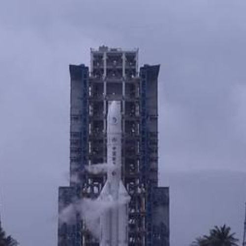 China lansează sondă în premieră pentru a preleva eşantioane din zona nevizibilă a Lunii