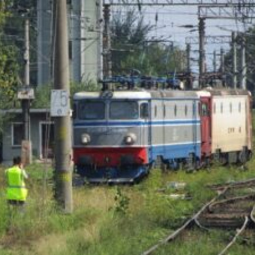 Locomotiva unui tren de călători blocată între staţiile Voila şi Făgăraş, trafic feroviar întrerupt