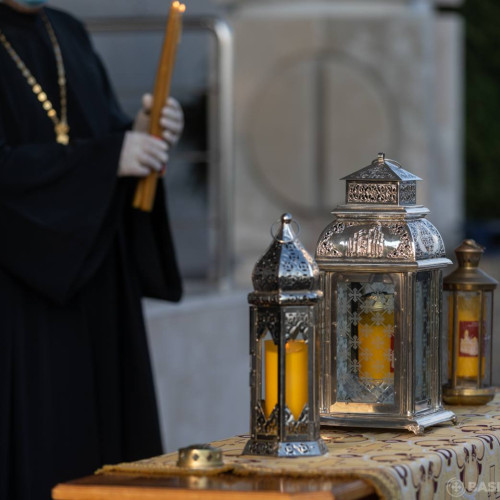 Sfânta Lumină va fi adusă în România sâmbătă seară de Patriarhia Română de la Ierusalim