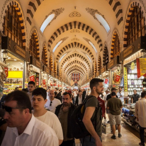 Inflația din Turcia atinge 70%, cea mai mare creștere din ultimii ani. Prețuri mai mari la turism și consumabile.