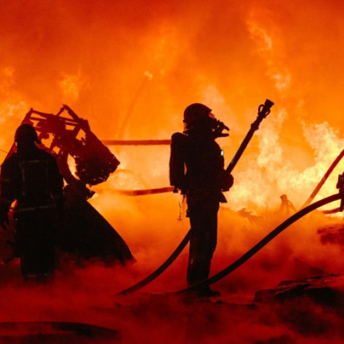 Incendii și răniți în Harkov după dronele rusești - bombardamente în oraș

Patru persoane au fost rănite în Harkov, după atacul cu drone și rachete al Rusiei. Autoritățile spun că două lovituri au vizat infrastructura civilă, provocând incendii și pagube în cartierul Osnovianskyi. Președintele Zelenski a declarat că războiul a intrat într-o nouă etapă și că Ucraina trebuie să se unească pentru a înfrunta agresorul.