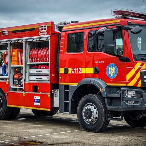 Prevenirea incendiilor în perioada sărbătorilor de Paște: Reguli importante de respectat conform recomandărilor ISU Alba. Salvatorii își intensifică pregătirile pentru a interveni în caz de situații de urgență în Noaptea de Înviere și în jurul bisericilor. Cetățenii sunt îndemnați să respecte instrucțiunile pentru a evita incidentele nedorite.