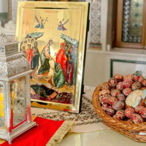 Adusă la Bucureşti Lumina Sfântă aprinsă la Ierusalim