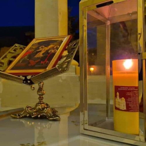 Lumina Sfântă adusă de Ierusalim la Catedrala Încoronării din Alba Iulia pentru Sărbătorile Pascale 2024