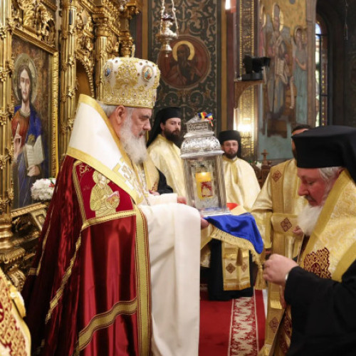 Patriarhul Daniel, în predica de Înviere: Iisus Hristos este totdeauna prezent în Biserica Sa