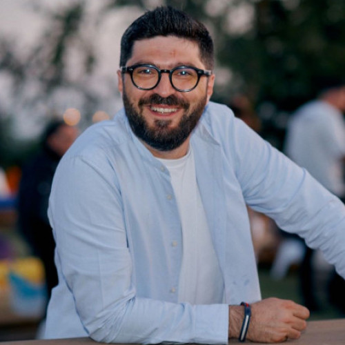 Cum alegem vinul pentru masa de Paște, cu un campion mondial la degustare în orb. Valentin Ceafalău: „Vinul să nu domine preparatul”