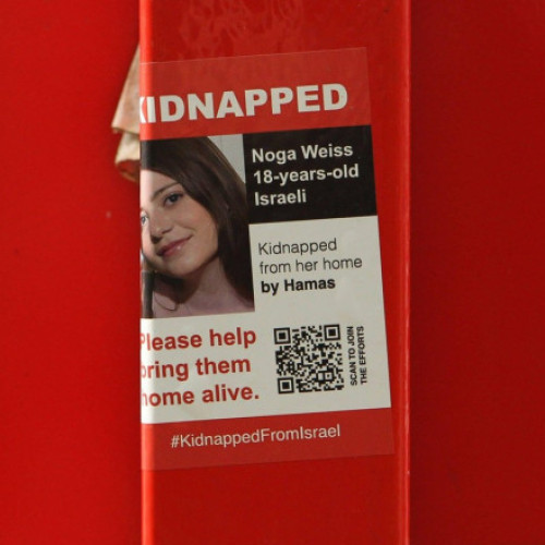 O fată din Israel povestește că răpitorul Hamas a amenințat-o că nu o va elibera niciodată și că o să aibă copii cu el