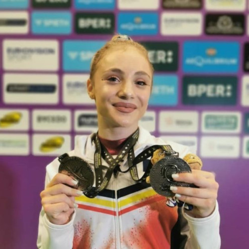 Românca Sabrina Voinea, medaliată cu două arginturi la Europenele de gimnastică